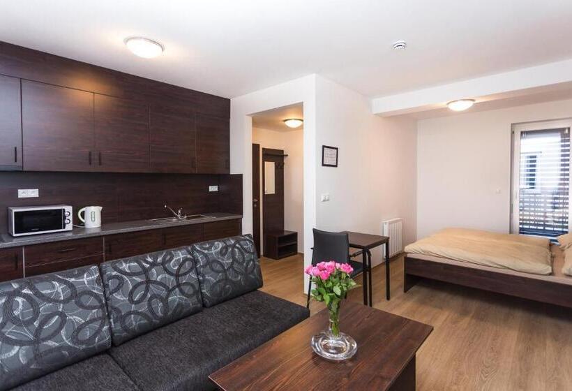 استودیوی پریمیوم, Barok Hotel And Apartments