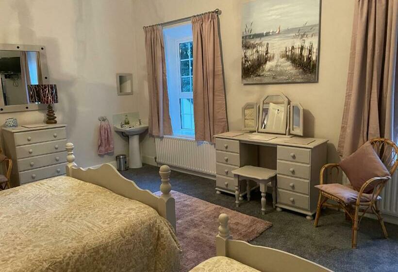 Номер Стандарт, Admiralty House