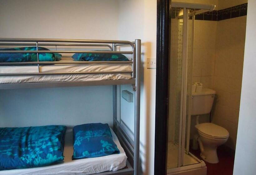 Номер Стандарт Четырехместный Совместный Санузел, Cashel Holiday Hostel