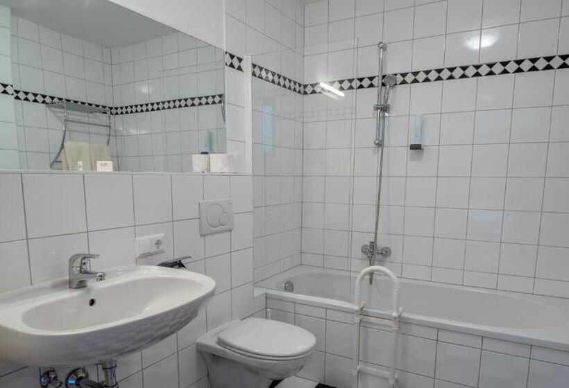 غرفة قياسية رباعية, Kärntnerhof