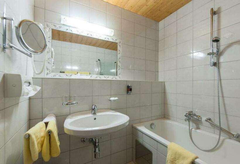 발코니가 있는 스위트, Jagdhof Bed & Breakfast