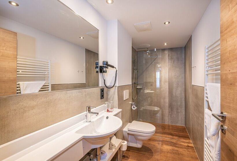 غرفة قياسية رباعية مزودة بشُرفة, Stegerbräu