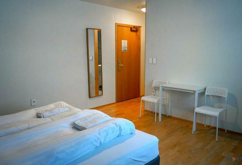 اتاق استاندارد چهار تخته, Start Keflavik Airport