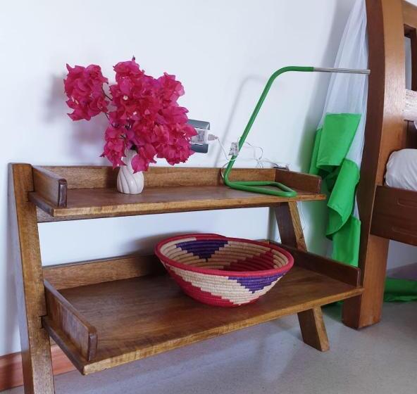 اتاق لوکس با تخت بزرگ, Simba House