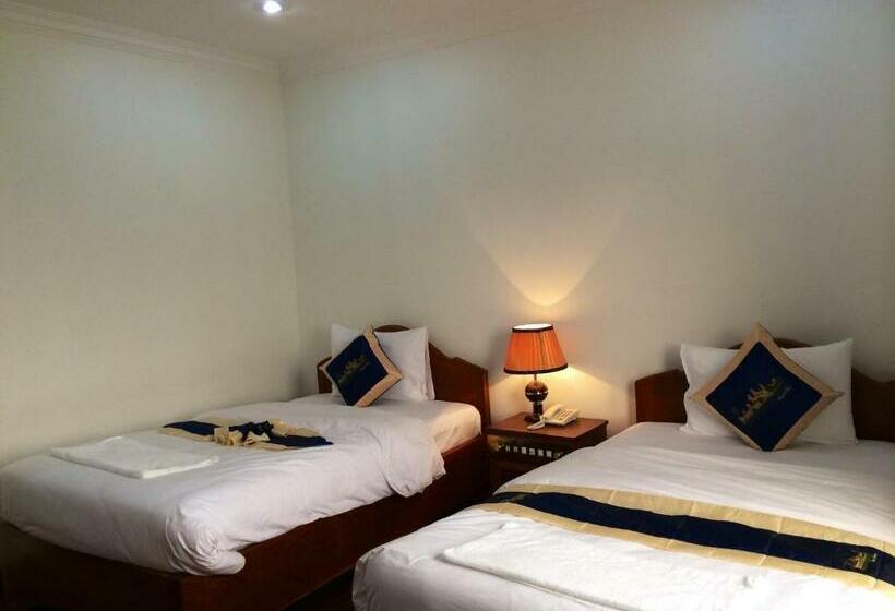 اتاق استاندارد با بالکن, Emerald Bb Battambang