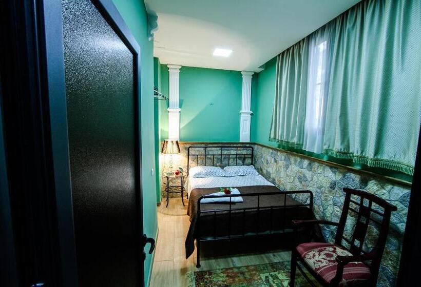 디럭스 룸, Mga Hostel & Tours