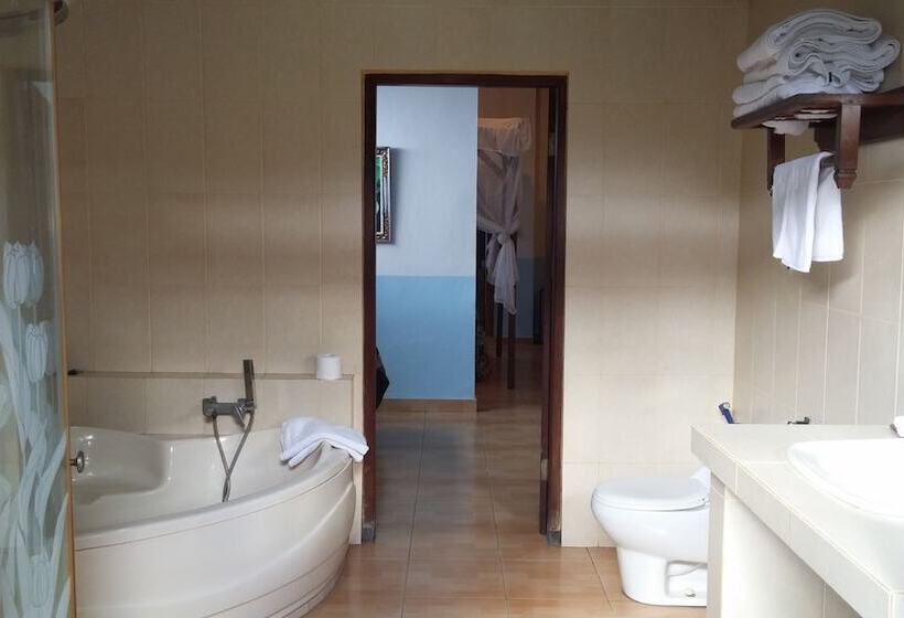 سوییت, Aahh Bali Bed And Breakfast