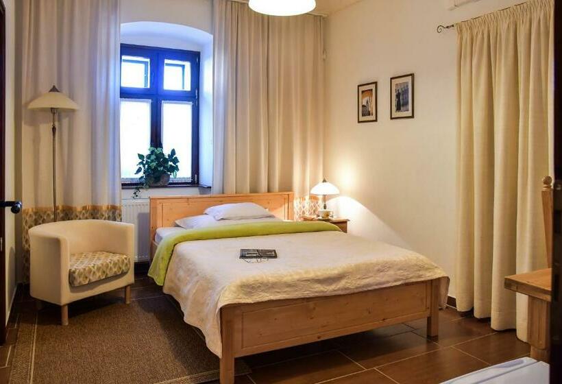 Standardeinzelzimmer, Szin Es Vendeghaz
