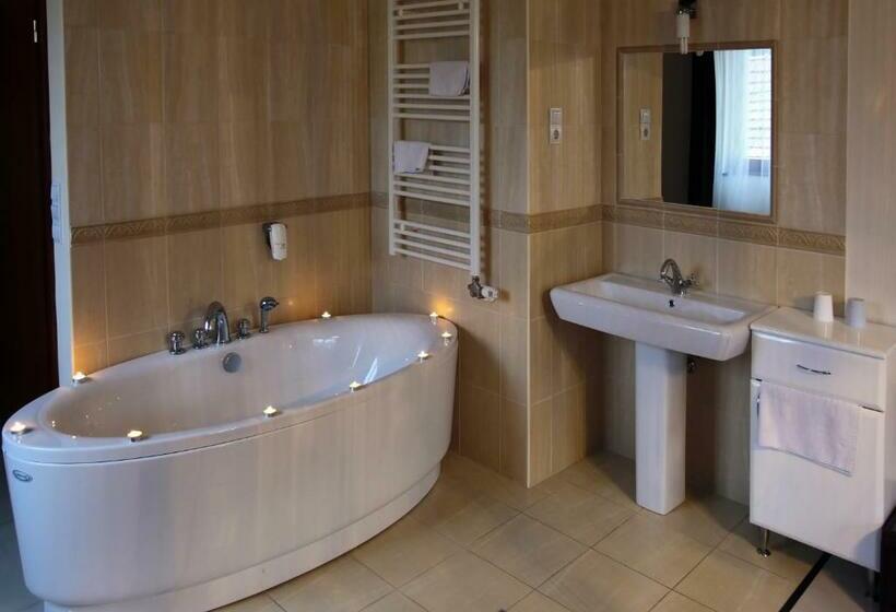 Номер Deluxe, Brill Hotel Békéscsaba