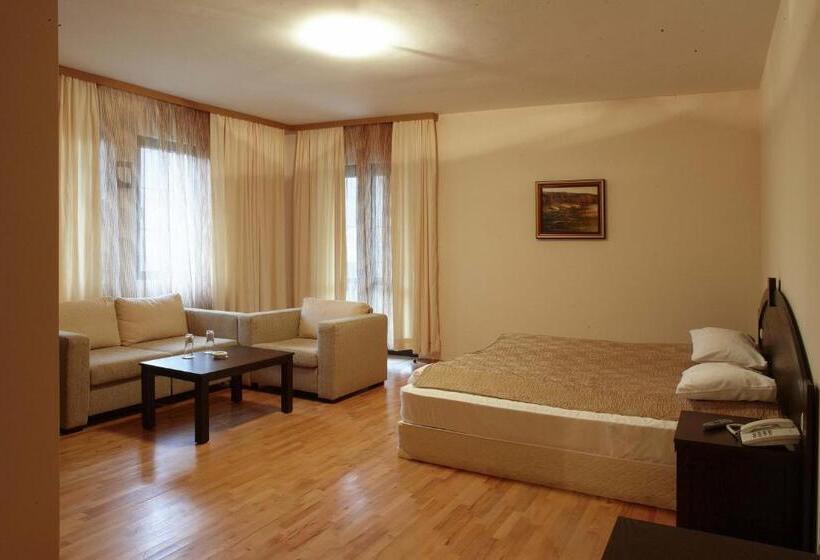 חדר משפחתי, Eco Complex Smilyan