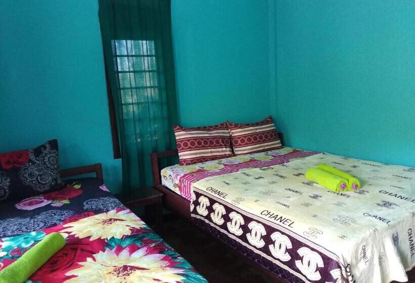 اتاق لوکس, Breeze Hostel