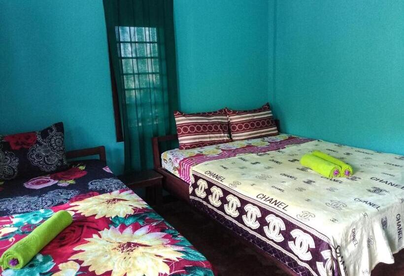اتاق لوکس سه تخته, Breeze Hostel