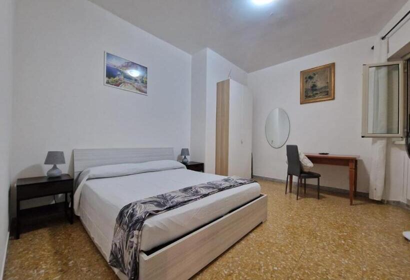 חדר סטנדרט חדר אמבטיה משותף, Corneliaguesthouse