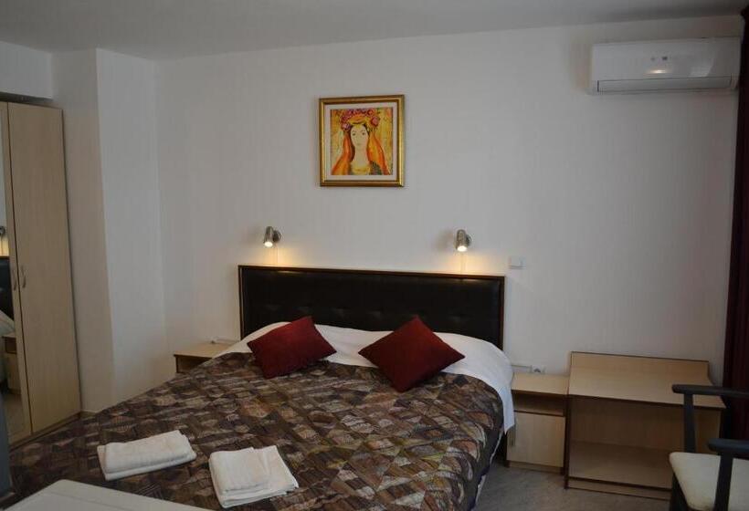 经济房, Family Hotel Magnolia