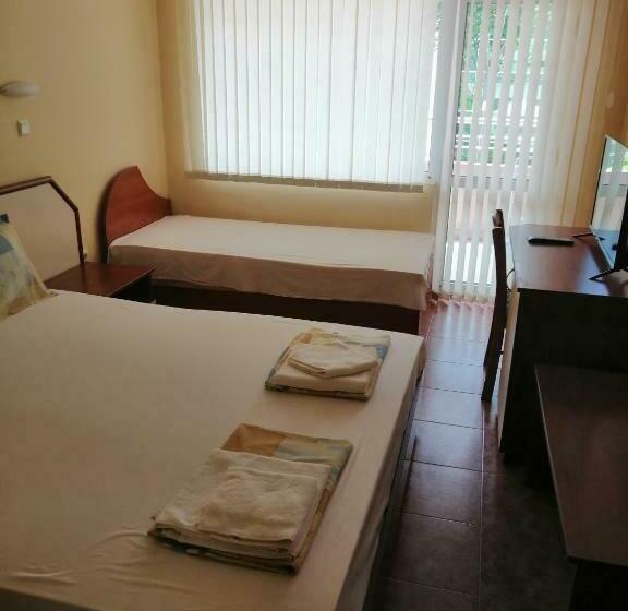 اتاق استاندارد سه تخته با بالکن, Femili Hotel Diveda