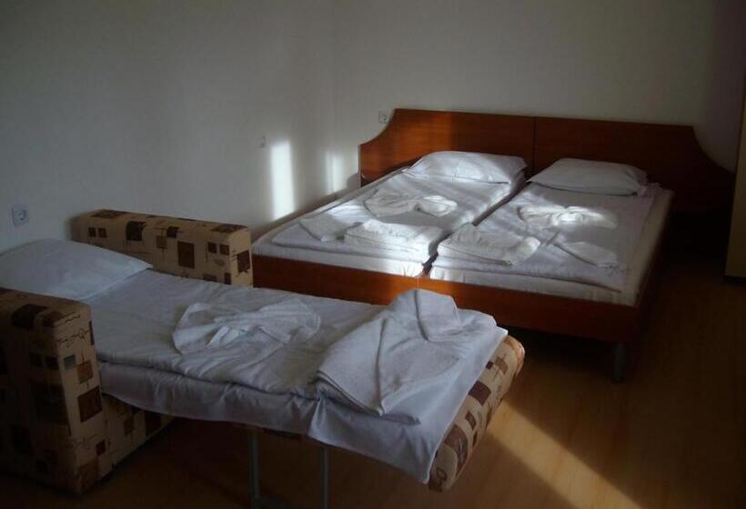 Номер Стандарт Трехместный, Marianas Guesthouse