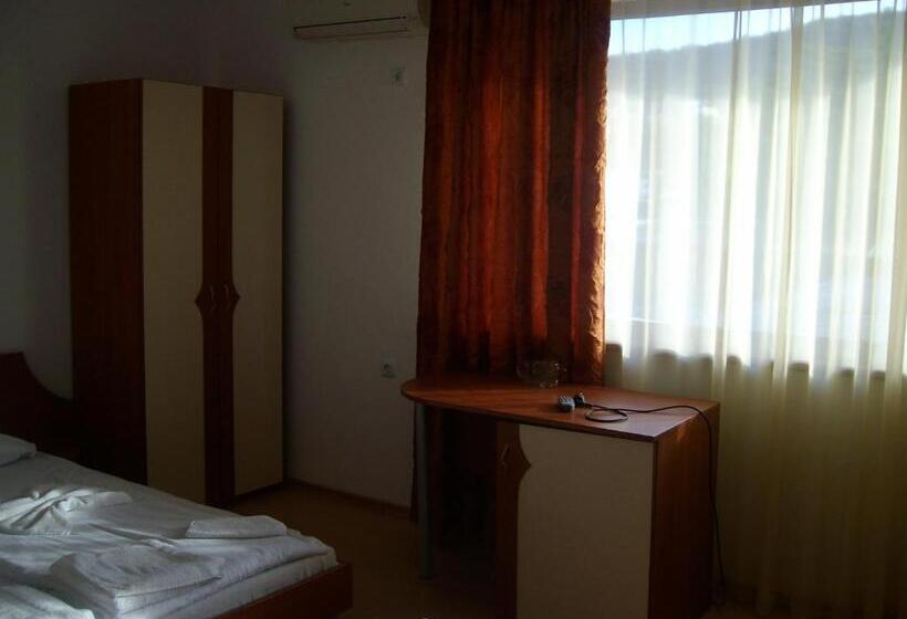 Номер Стандарт Трехместный, Marianas Guesthouse