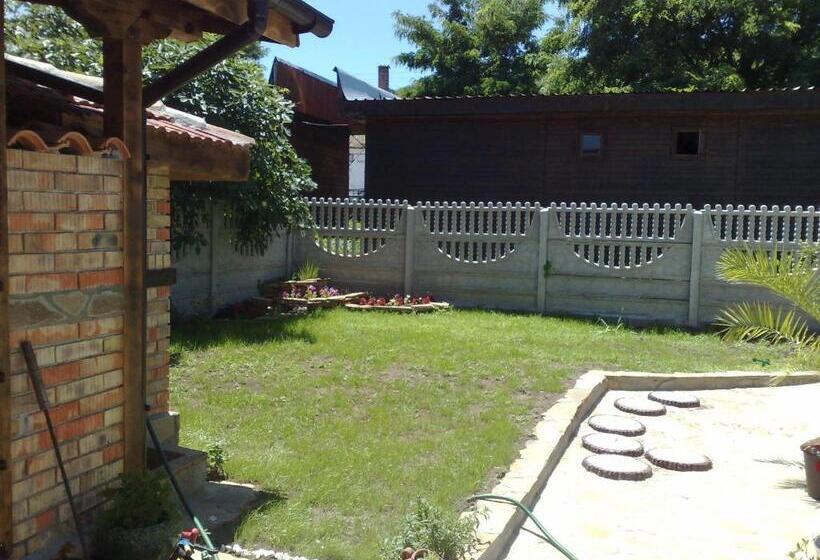 Четырехместный Номер Стандарт с Балконом, Marianas Guesthouse