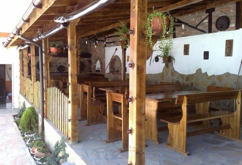 Четырехместный Номер Стандарт с Балконом, Marianas Guesthouse