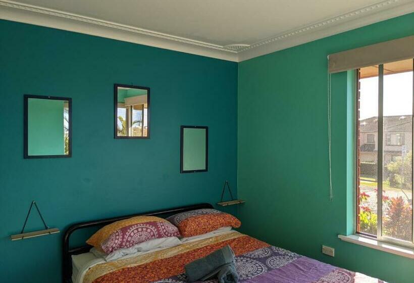 스탠다드 룸 공동 욕실, Ozzie Pozzie Backpackers   Port Macquarie Yha