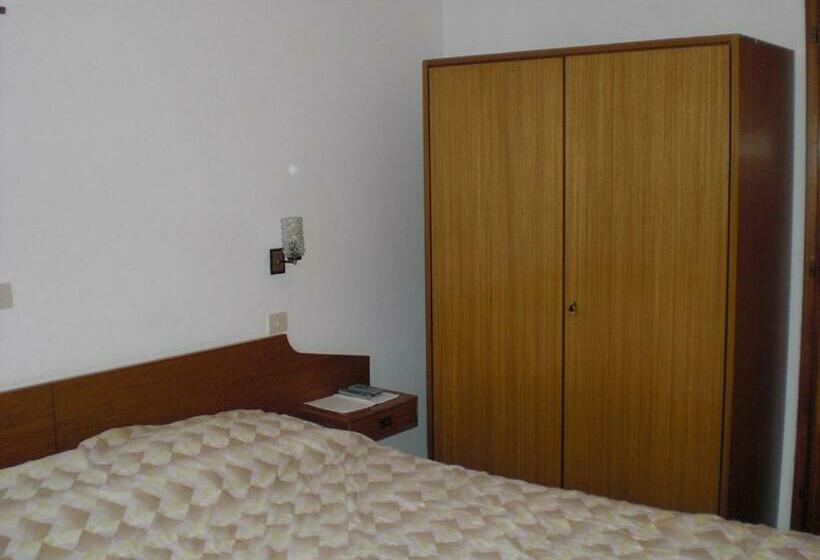 اتاق استاندارد با سرویس بهداشتی مشترک, B&b Rosalpina