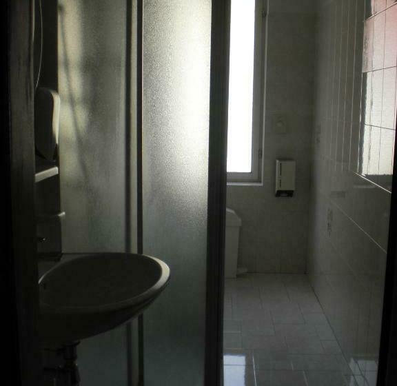 اتاق استاندارد با سرویس بهداشتی مشترک, B&b Rosalpina