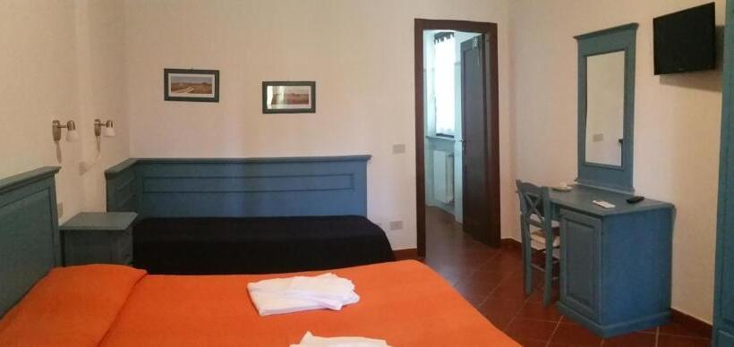 חדר קלאסי לשלושה, Agrialbergo Capalbio