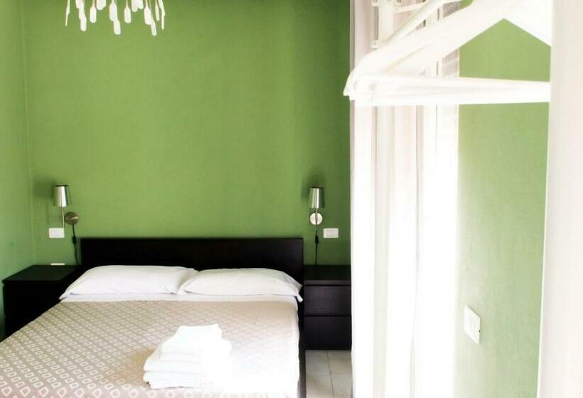Standard Triple Room with Terrace, Sauro