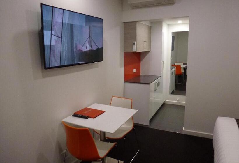 اتاق لوکس, Tower Motor Inn