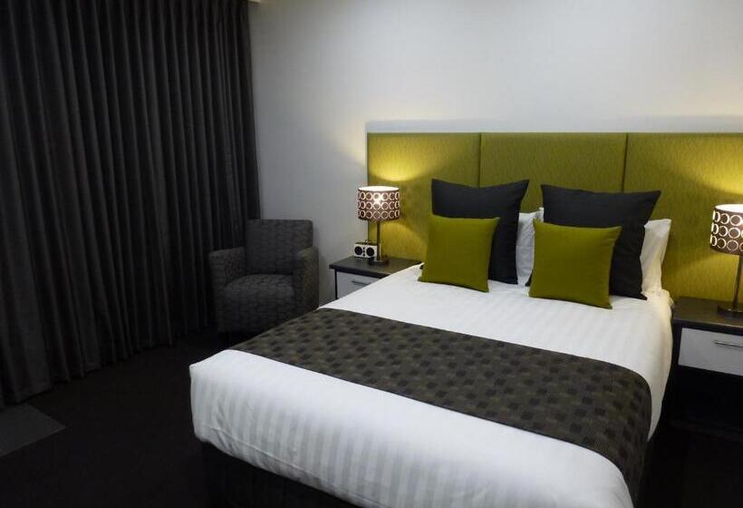 اتاق لوکس, Tower Motor Inn