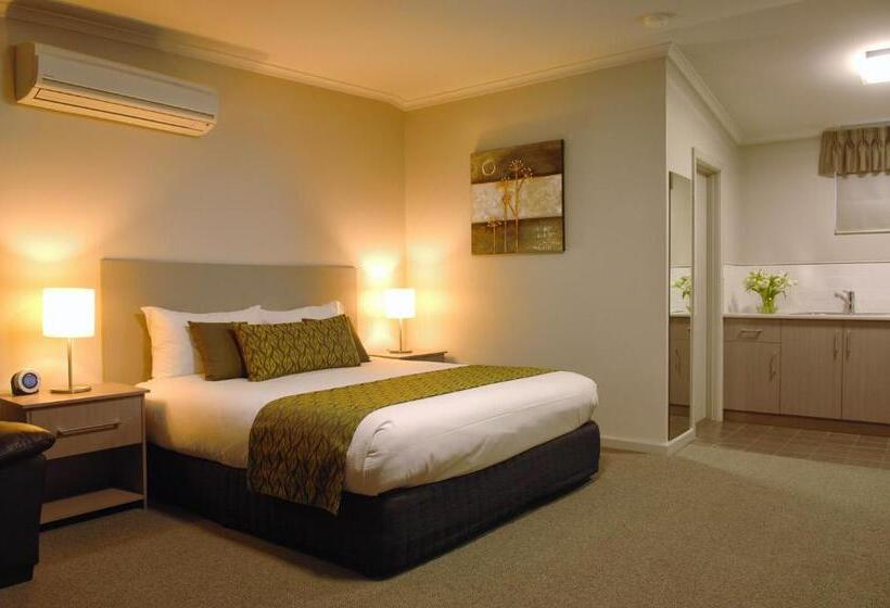 수피리어 스위트, Tower Motor Inn