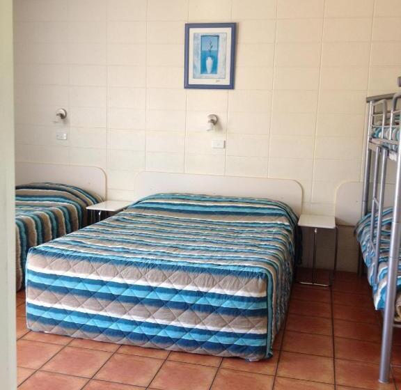 Семейный Номер, Sunburst Motel