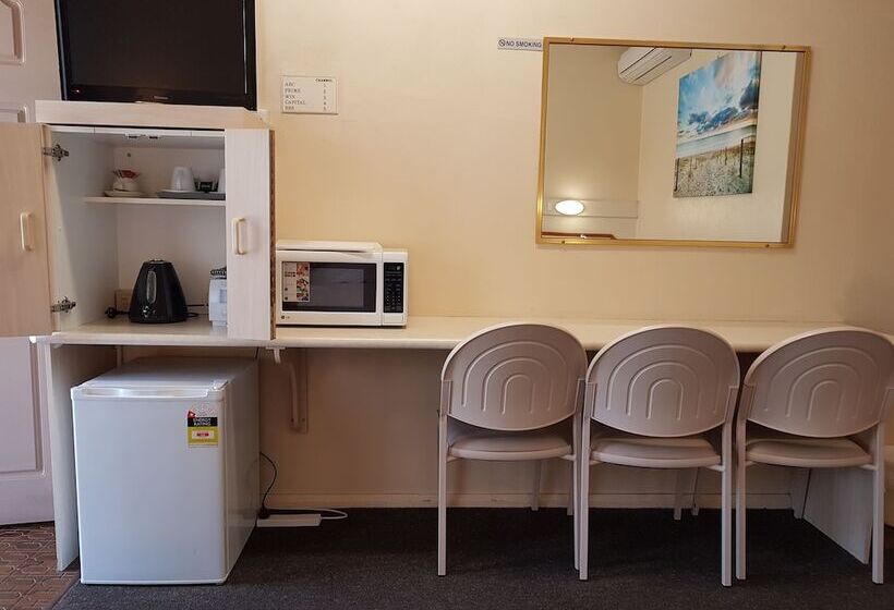 Семейный Номер, Wattle Tree Motel