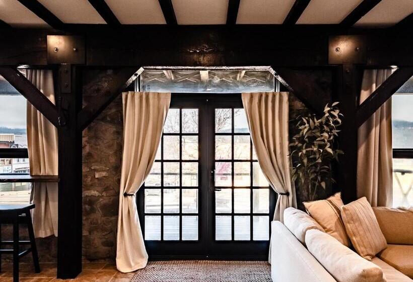 Апартаменты 1 Спальня с Балконом, Horsefeathers