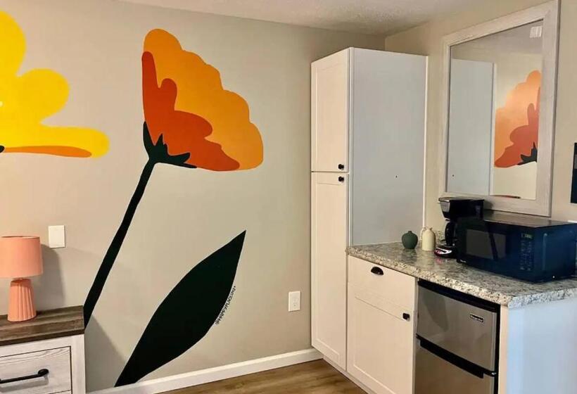 标准工作室, Wildflower Room At The Trailblazer Unit 13