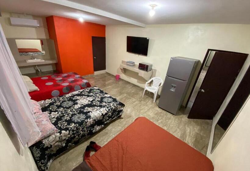 Трехместный Номер Deluxe, Roger Inn Mazatlán
