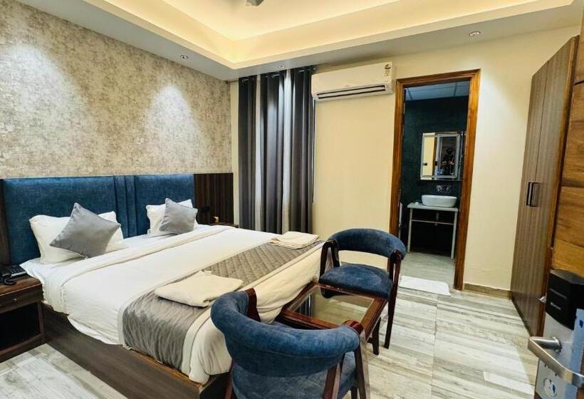 Номер Deluxe, Raksha Suites & Banquet Greater Noida