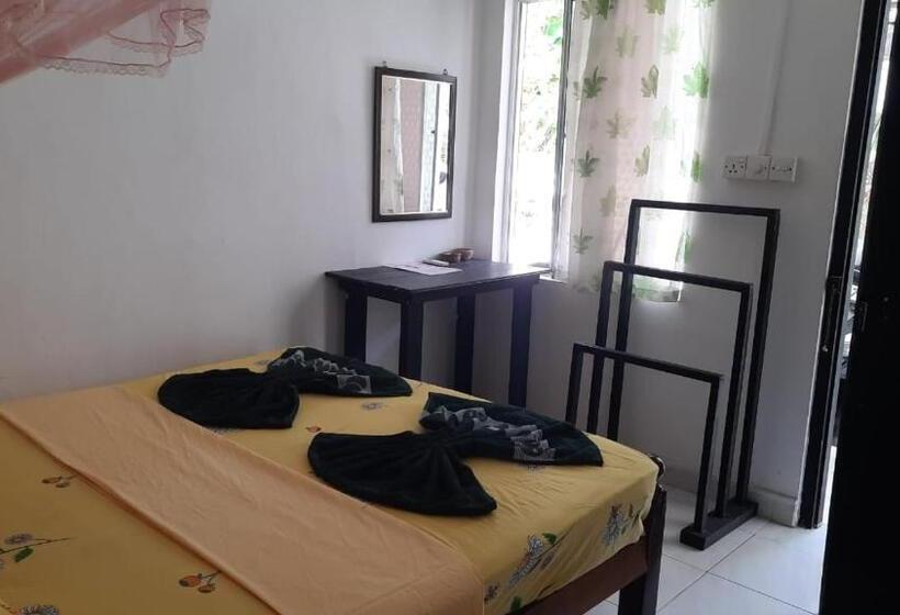 Номер Стандарт, Kanthi Guest Inn