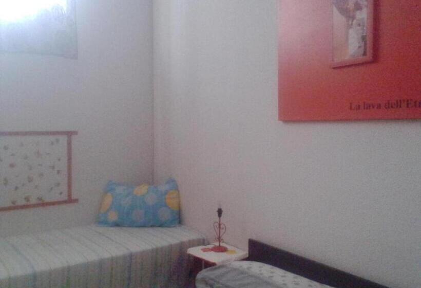 اتاق استاندارد چهار تخته, Room In Bb   Guest House In Acireale