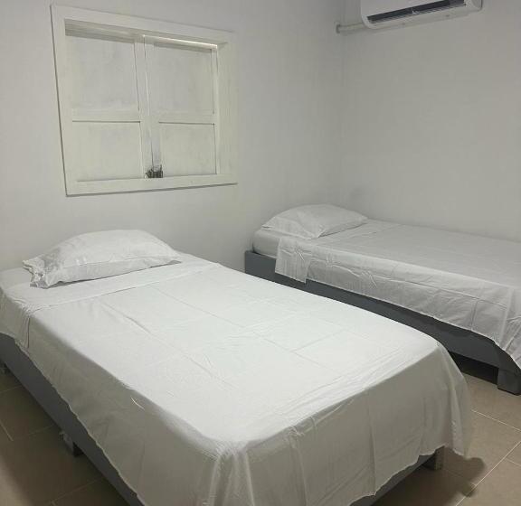 Basis Zimmer, Leonor’s Guest House