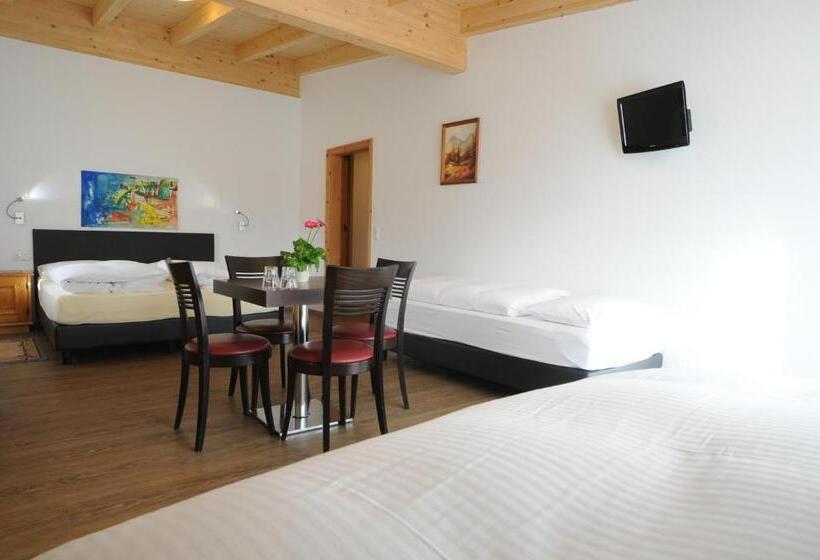 Четырехместный Номер Стандарт с Балконом, B&b Hotel Heidi
