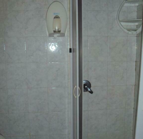 اتاق استاندارد سه نفره, Mirage