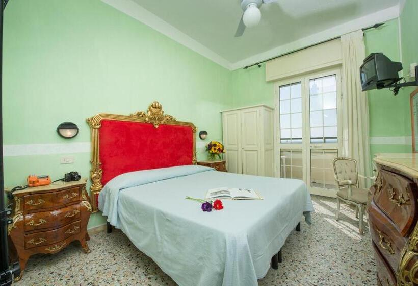 Habitación Estándar Vista Mar con Balcón, Biagiotti