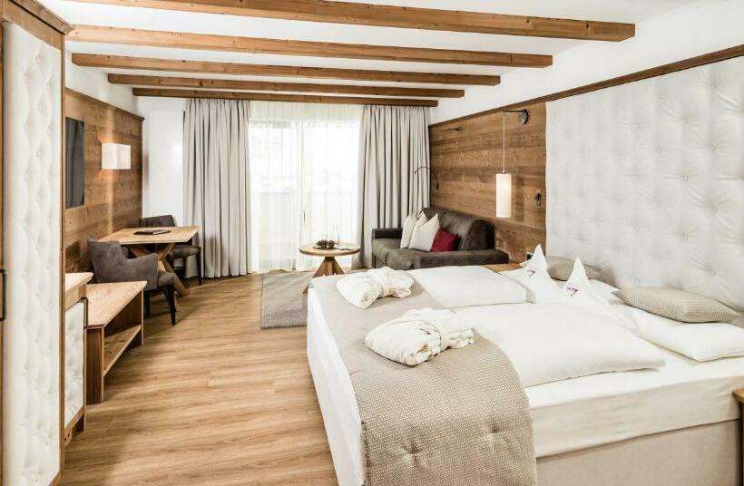 Quarto Deluxe Cama King, Savoy Dolomites Luxury & Spa