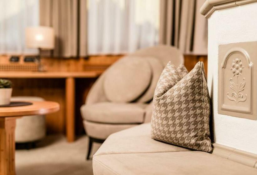 سوییت جونیور با بالکن, Savoy Dolomites Luxury & Spa