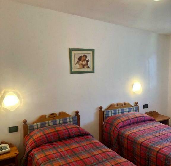 Economy Room, Zeni