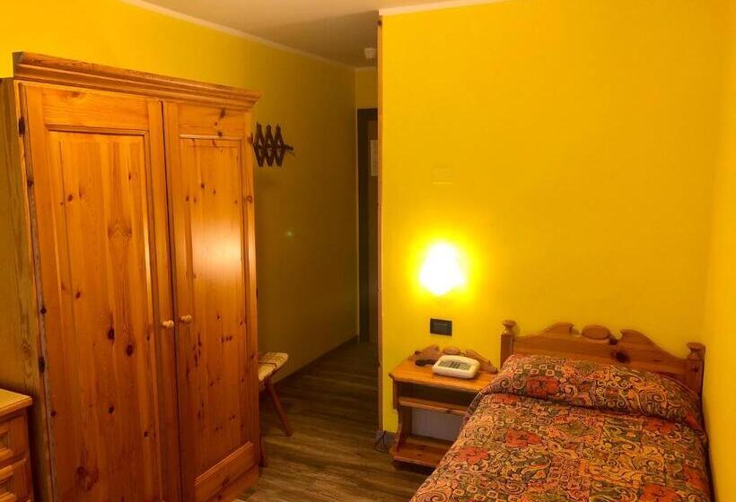 Standard Single Room, Zeni