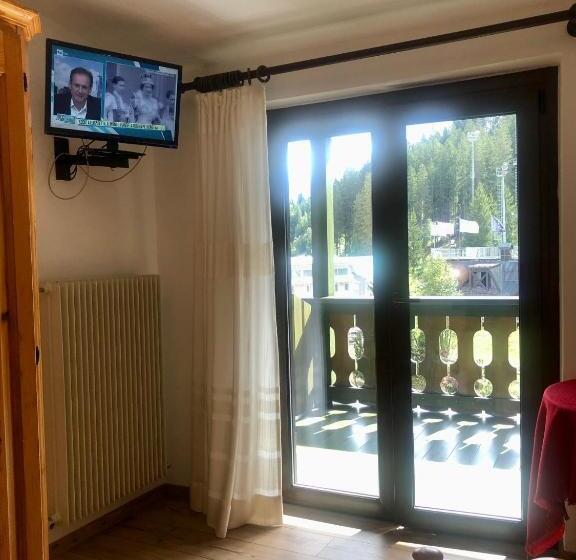 Standard Single Room, Zeni