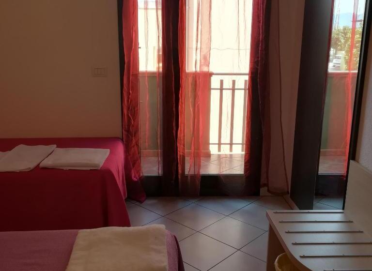 バルコニー付きスタンダードトリプルルーム, La Locanda Del Mare B&b