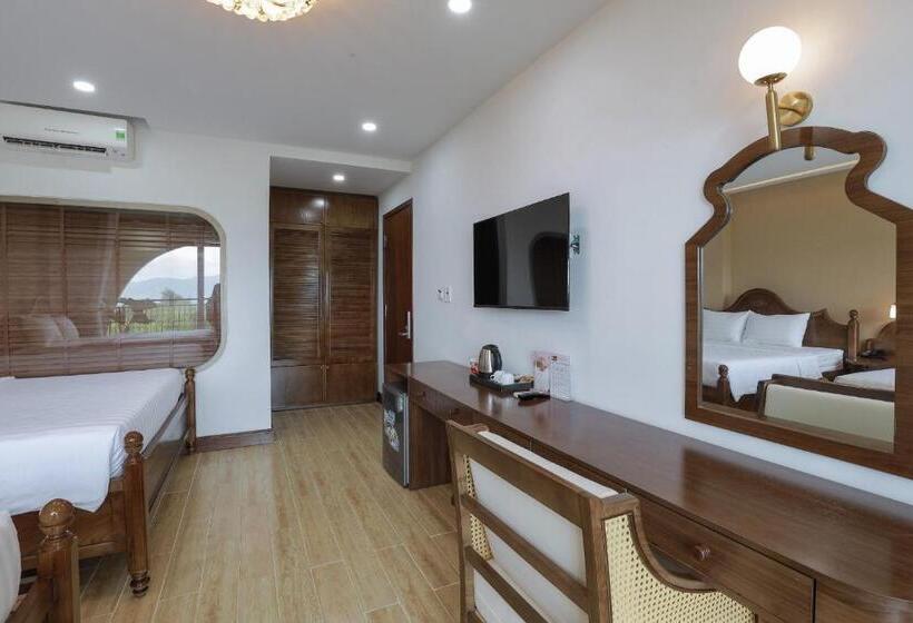 اتاق استاندارد چهار تخته با چشم‌انداز دریا, Maya Hotel 4